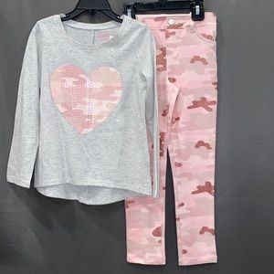 Children’s Place Girl 2pc gray shirt pink camouflage pants size 5T